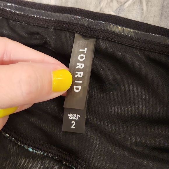 Torrid "palms forrest" Wireless Mid Strapless Swim Dress With Brief size 2! - Picture 6 of 12